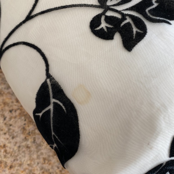 🖤Pillow with Black Rose Design over White Mesh🖤 - Picture 5 of 6